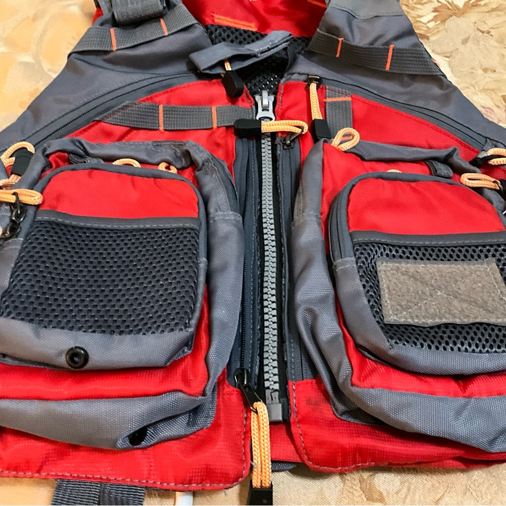 Fly fishing hunting vest! EXCELLENT CONDITION Adjustment-able/custom sizing! - Picture 3 of 16